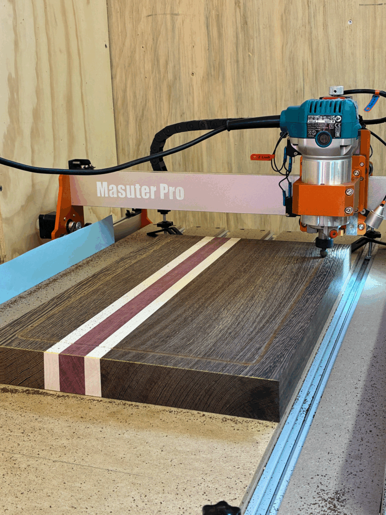 Saftriller skæres af CNC maskine